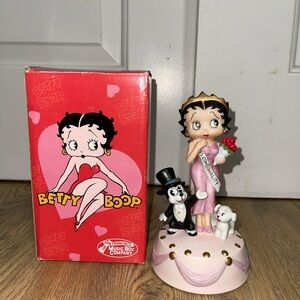 2001 Betty Boop musical box figurine